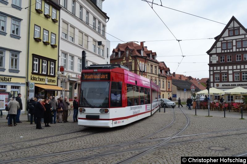 Bild: TW 605 als Stadtrundfahrt am Domplatz.