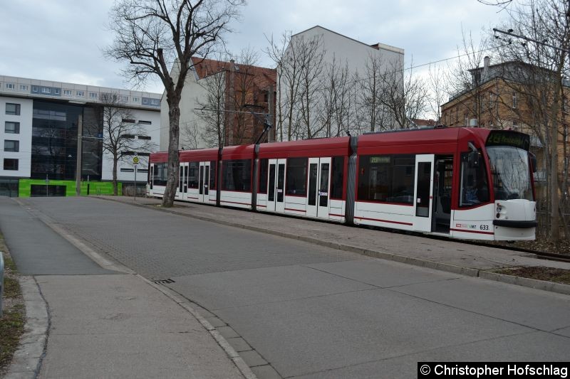 Bild: TW 633 als Linie 2 an der Ersatzhaltestelle Eichenstraße.