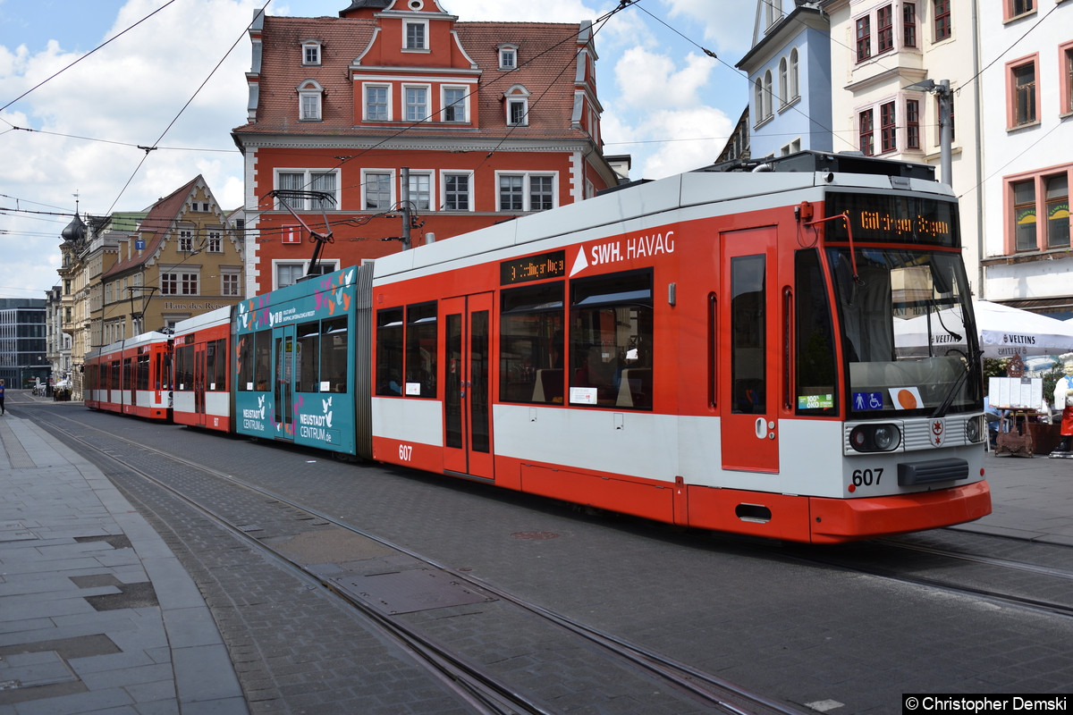 Tw 605+607 als Linie 9 am Marktplatz.