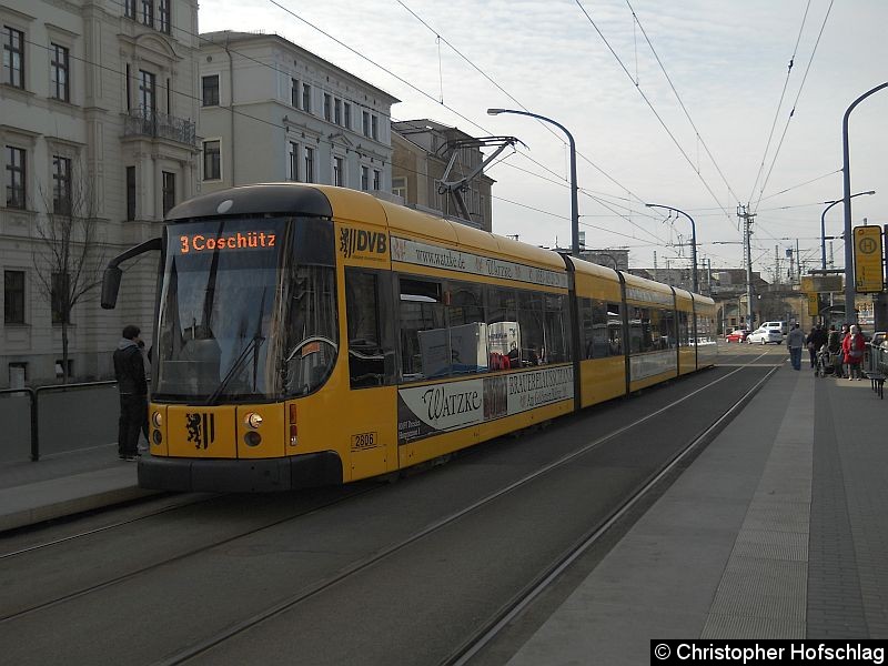 Bild: Auf der Linie 3 in Richtung Coschütz am Bahnhof Neustadt.