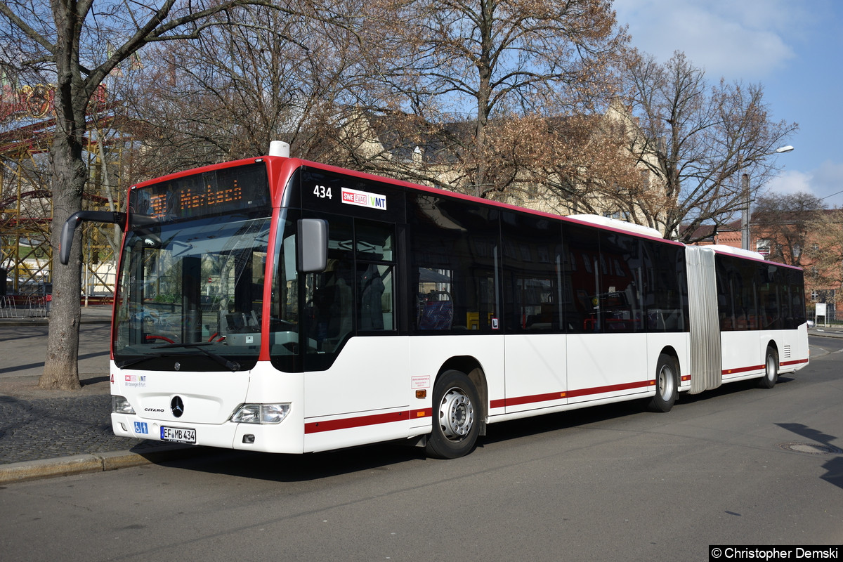 Wagen 434 als Linie 90 am Domplatz