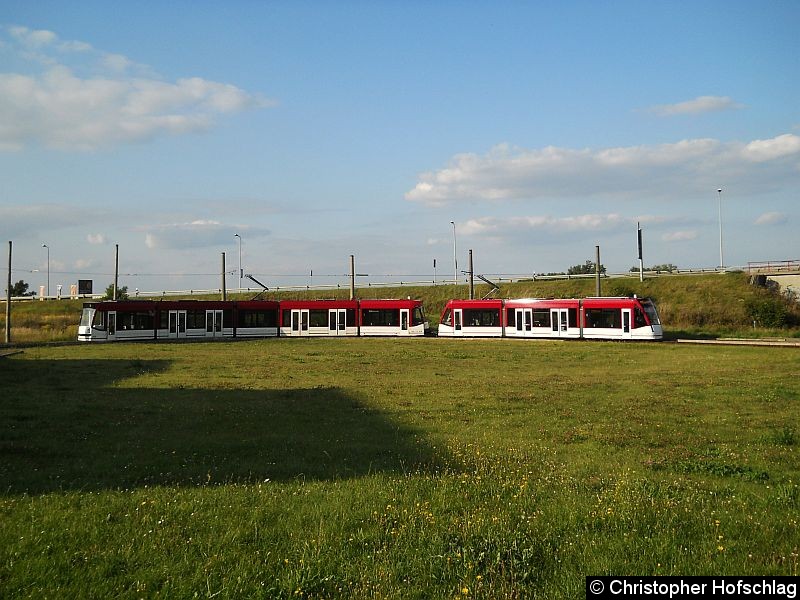 Bild: TW 713+639 in der Kurve am Urbicher Kreuz.