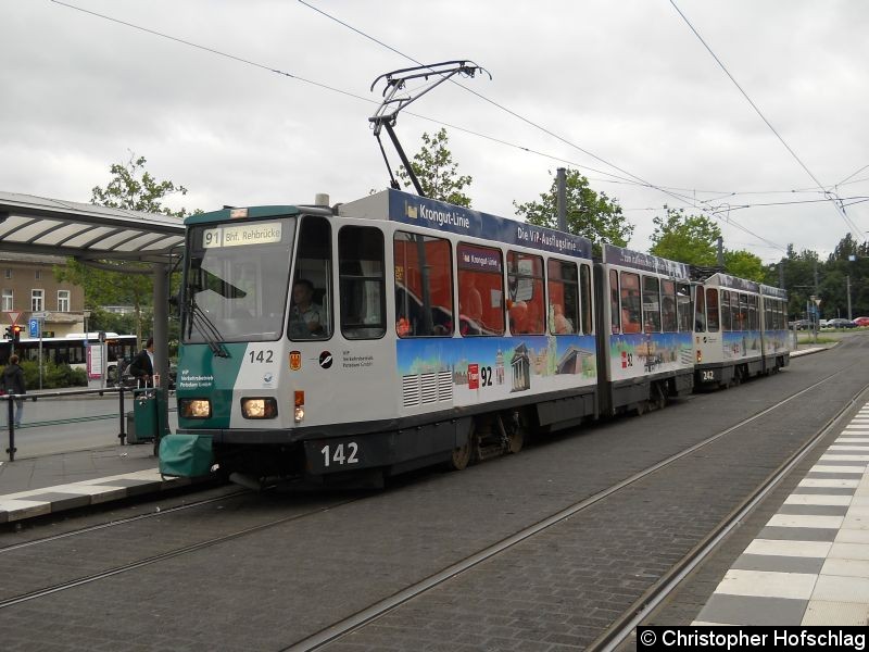 Bild: TW 142+242 am Hauptbahnhof.