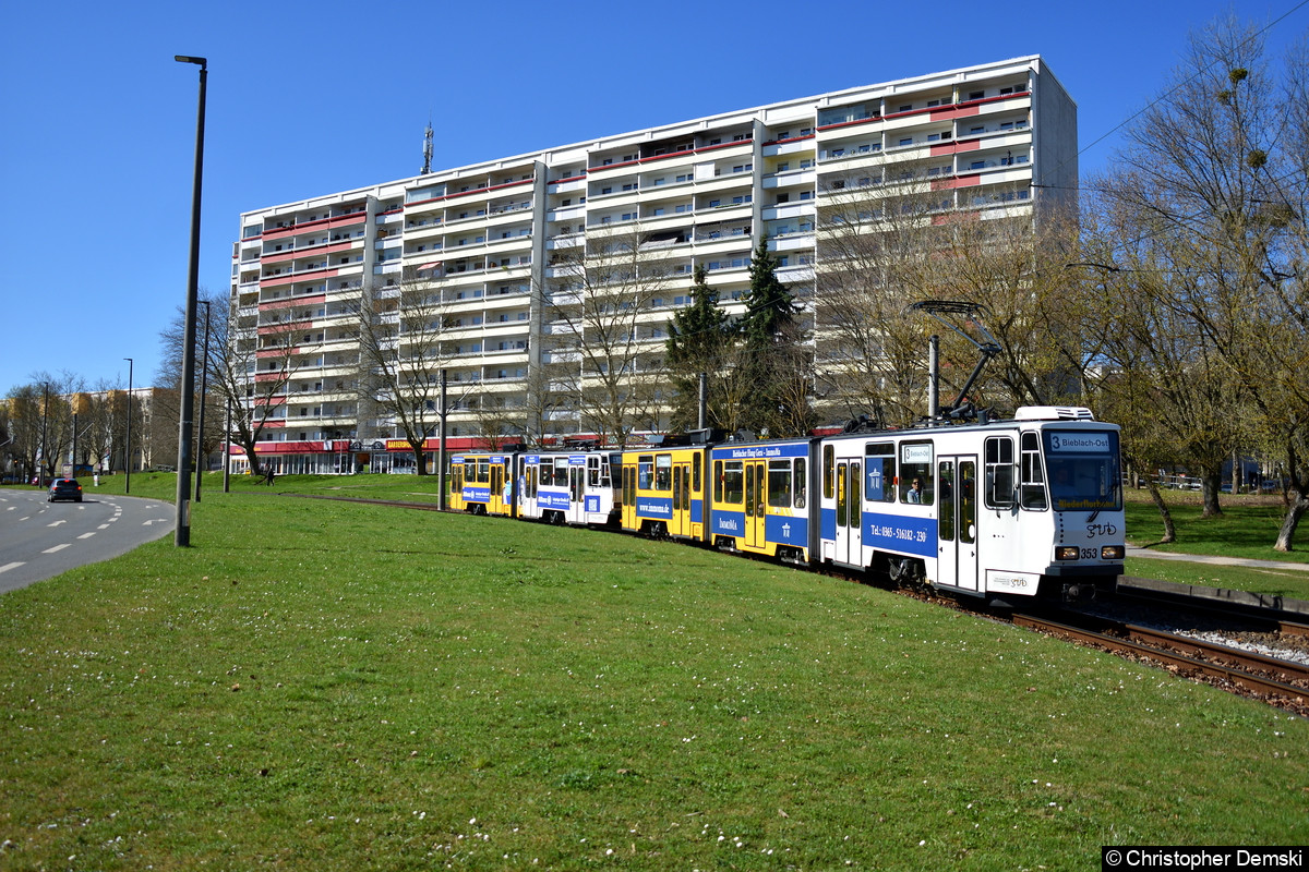 Tw 353+308 als Linie 3 kurz vor der Haltestelle Lusan-Laune.
