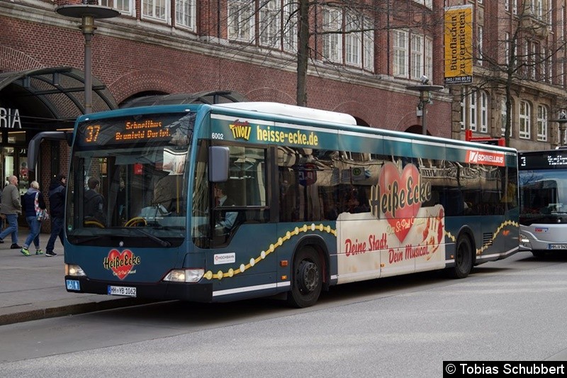 Wagen 6002 als Linie 37 an der Haltestelle Hauptbahnhof/Mönckebergstraße.