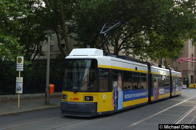 Bild: 1085 als Linie M1 an der Endstelle Am Kupfergraben mit Fahrtziel: 