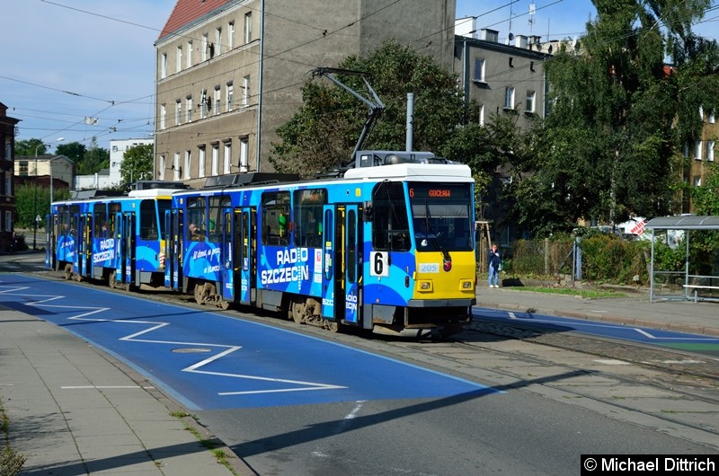 Bild: Die ex-Berliner T6A2 205 (ex 5214) und 206  (ex 5207) an der Haltestelle Zajezdnia Golęcin.