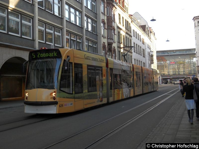 Bild: TW 629 auf der Linie 5 Richtung Zoopark in der Bahnhofstraße.