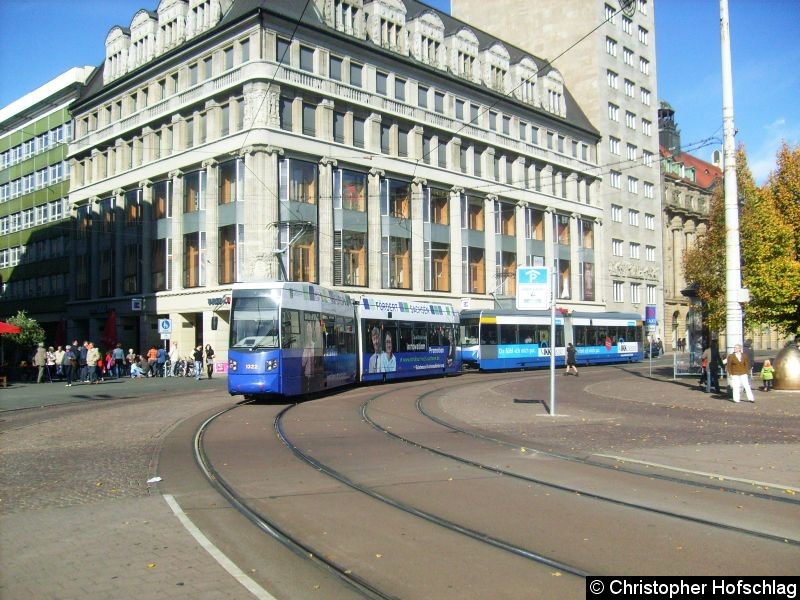 Bild: Eine Leoliner Traltion kurz vor der Haltestelle Augustusplatz.