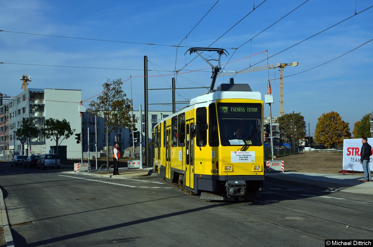 Bild: Völlig überraschend kam der KT4Dm 6166 an der Karl-Ziegler-Straße aus der Neubaustrecke.