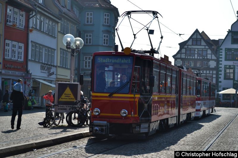 Bild: Tw 512+520 als Stadtrundfahrt am Domplatz.