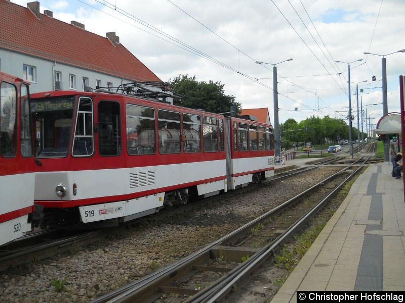 Bild: TW 519 als zweiter Wagen einer KT-Traktion der Linie 2 im Bereich Nordhäuser Straße/Klinikum.