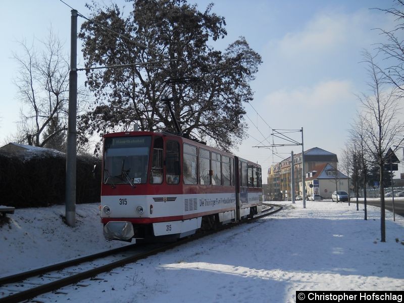 Bild: TW 315 auf dem Weg zur Haltestelle Wagenhalle.