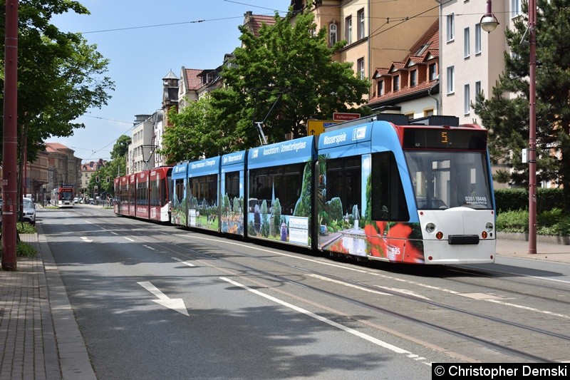 TW 649+625 als Linie 5 in Richtung Thüringenhalle kurz vor der Haltestelle Kaffeetrichter.