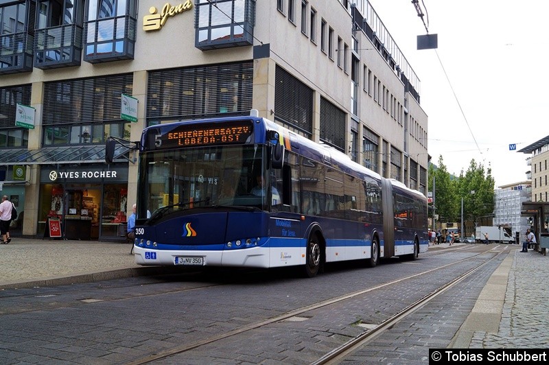 Bild: Wagen 350 als Linie 5 an der Haltestelle Holzmarkt.