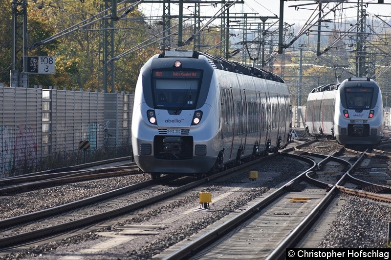 Bild: 9442 302 als RB 20 nach Halle (Saale) bei der Einfahrt in Erfurt Hbf,9442 307 bei der Ausfahrt in Richtung Eisenach als RB 20.