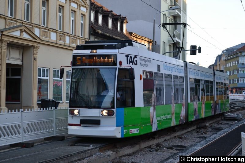 Bild: TW 611 als Linie 5 bei der Baustellendurchfahrt in Bereich Boyneburgufer.