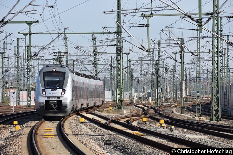 Bild: 9442 812 bei der Einfahrt in Erfurt Hbf.