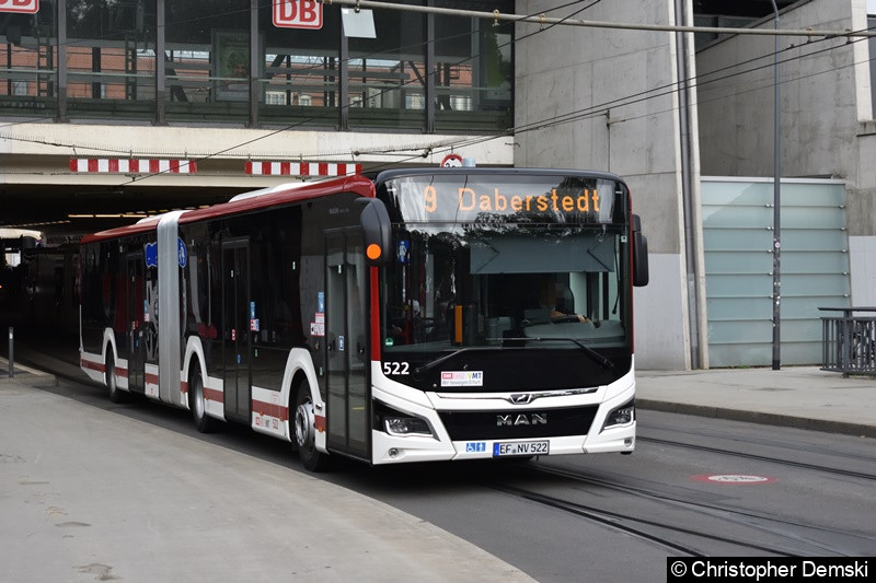 Bild: Wagen 522 als Linie 9 bei der Ausfahrt am Hauptbahnhof.