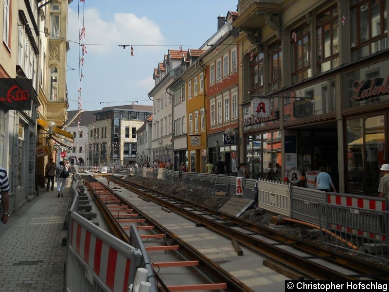 Bild: Im Bereich Schlösserstraße bzw. Schlösserbrücke wurden die Gleise für die Straßenbahn provisorisch verlegt.