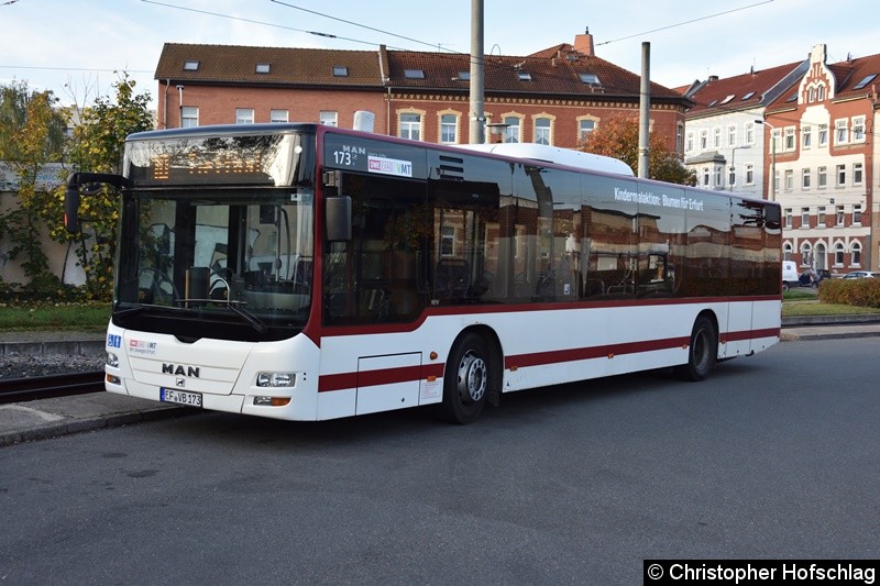 Bild: Wagen 173, als Linie 10 an der Grubenstrße, wartet auf seine Abfahrt in den Ortsteil Tieftal