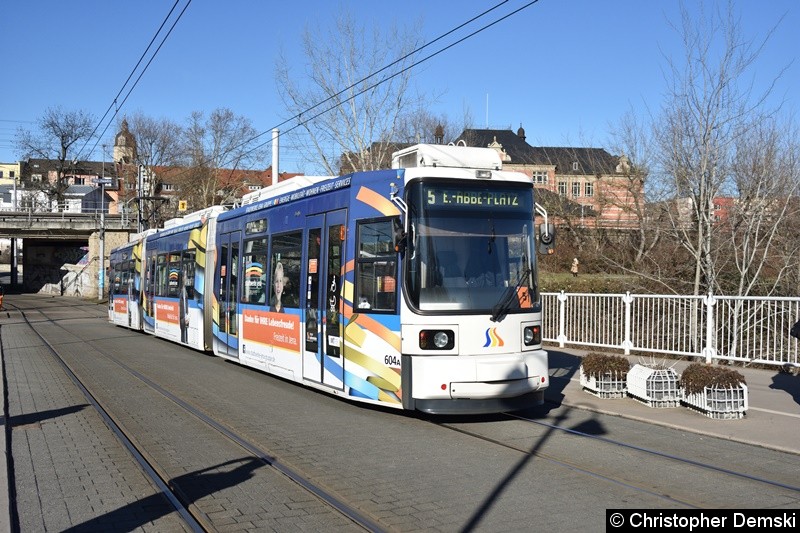 TW 604 als Linie 5 kurz vor der Haltestelle Paradiesbahnhof