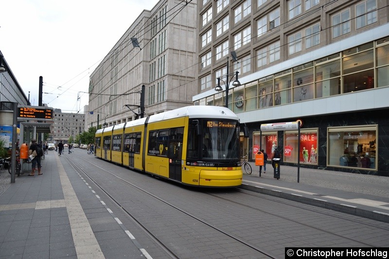 Bild: TW 4014 als Linie M2 an der Haltestelle S+U Bahnhof Alexanderplatz/Dircksenstraße.