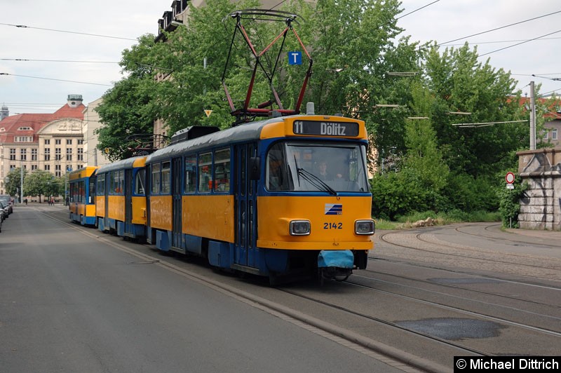 Bild: 2142 als Linie 11 (E) auf dem Weg zum Hauptbahnhof.