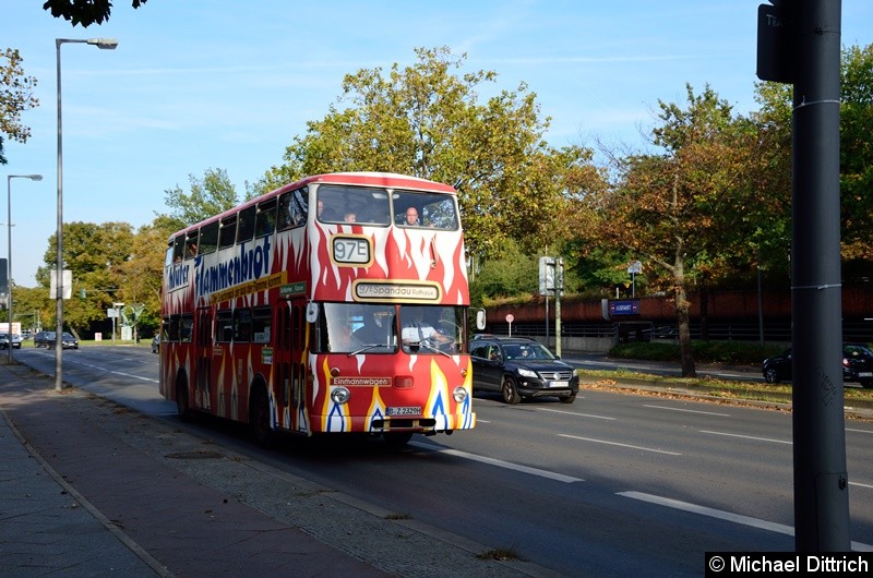 Aus Anlass des Straßenbahnfestes in Hakenfelde fuhr der 2329 als Linie 97E zum Rathaus Spandau.