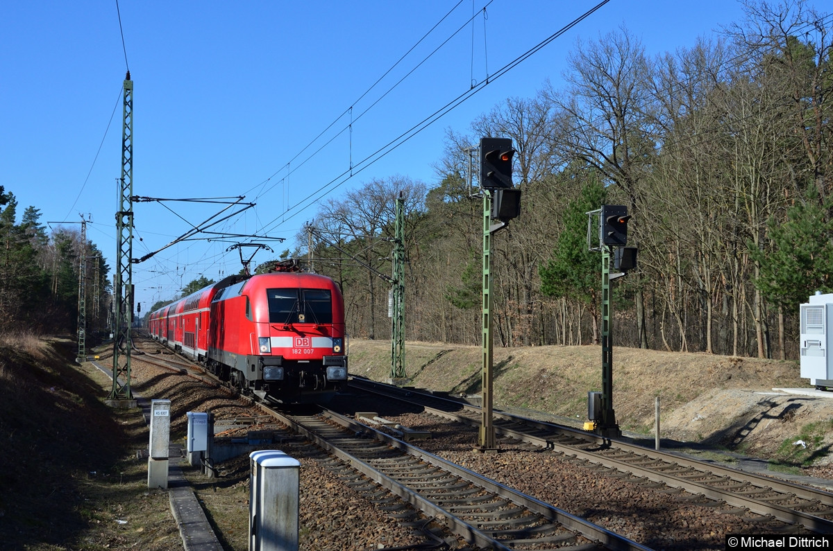 Bild: 182 007-5 als RE 1 auf dem Weg nach Frankfurt (Oder) kurz vor der Einfahrt in Fangschleuse.