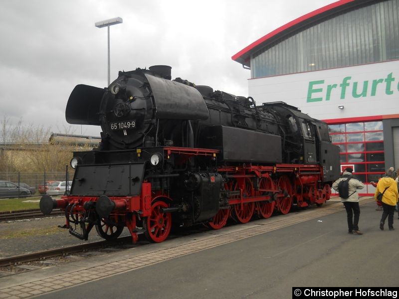 Bild: Stand hinter der Werkshalle der Erfurter Bahn.