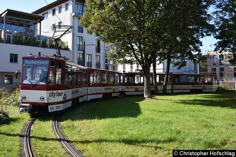 Bild: TW 530+512 als Sonderfahrt in der Domplatz,Schleife