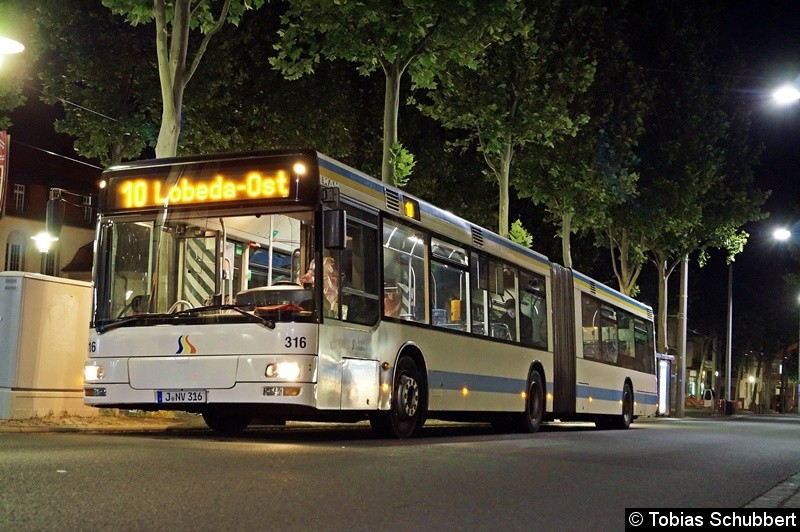 Bild: Wagen 316 als Linie 10 an der Haltestelle Stadtzentrum, Löbdergraben.