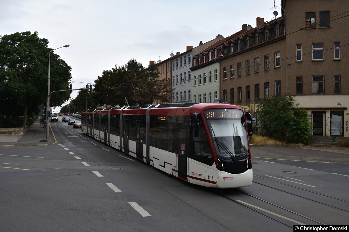 Bild: TW 801 als Linie 6 in Richtung Steigerstraße beim Verlassen der Haltestelle Bergstraße.