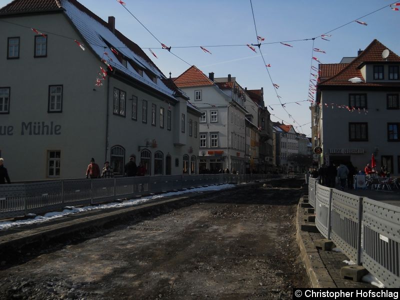 Bild: Die Straßenbahngleise auf der Schlösserbrücke sind verschwunden.