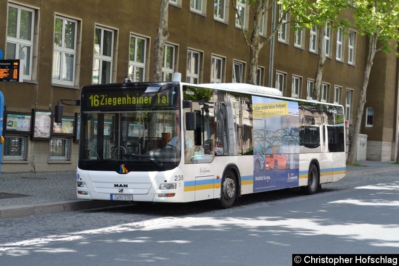 Bild: Wagen 238 als Linie 16 am Löbdergraben.