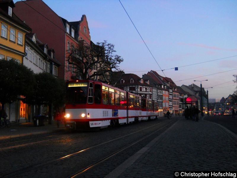 Bild: TW 526+405 auf der Linie 6 am Domplatz.