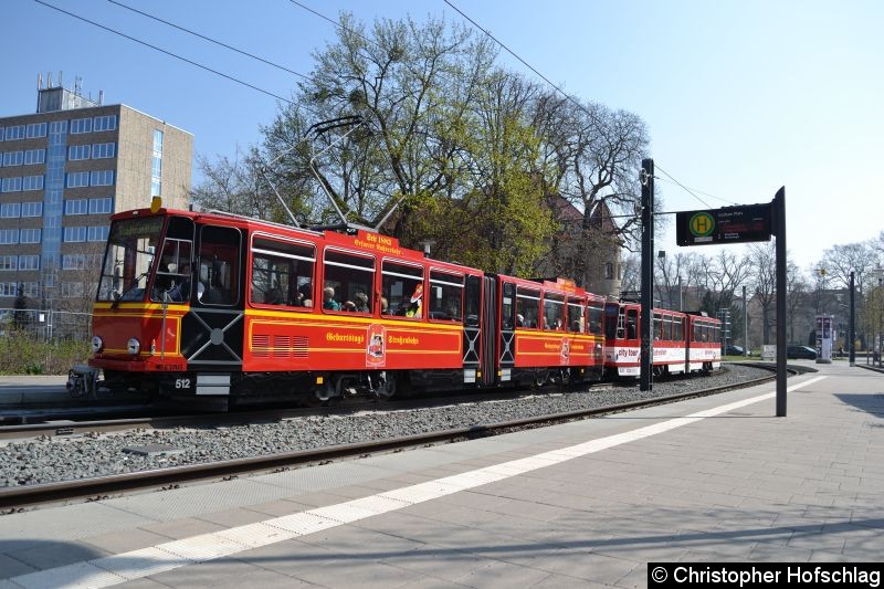 Bild: TW 512+520 als Stadtrundfahrt am Gothaer Platz.