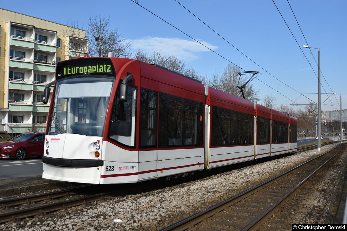TW 628 als Linie 1 Unterwegs auf der Warschauer Straße, kurz vor der Haltestelle Berliner Straße.
