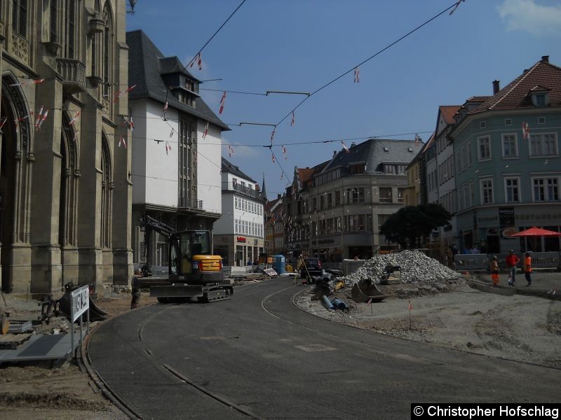 Bild: Auf Fischmarkt bzw. auf dem Rathausvorplatz sind die Bauarbeiten gut vorrangekommen.