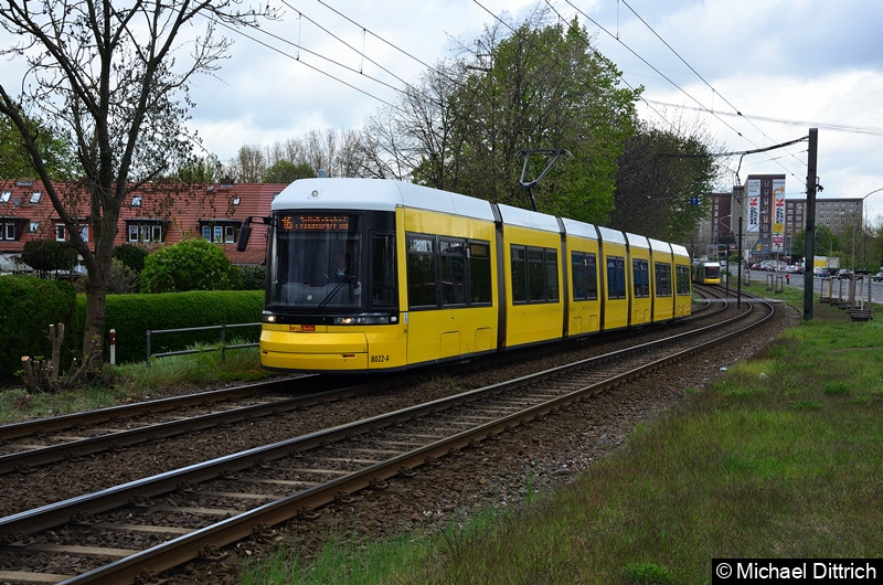 8022 als Linie 16 zwischen den Haltestellen Landsberger Allee/Rhinstr. und Dingelstädter Str.