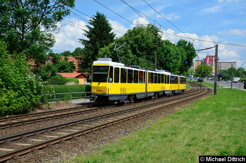 Bild: 6122 + 6162 als Linie M6 kurz vor der Haltestelle Landsberger Allee/Rhinstr.