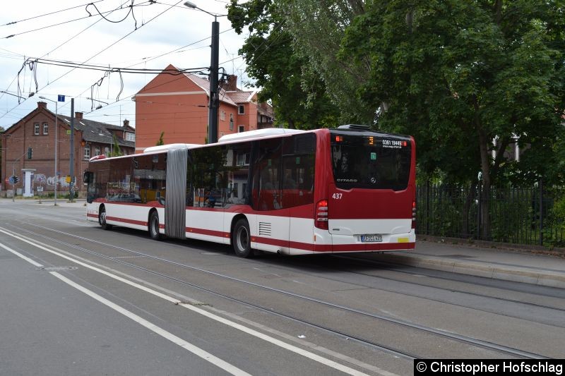 Bild: Wagen 437 in der Haltestelle Salinenstraße.