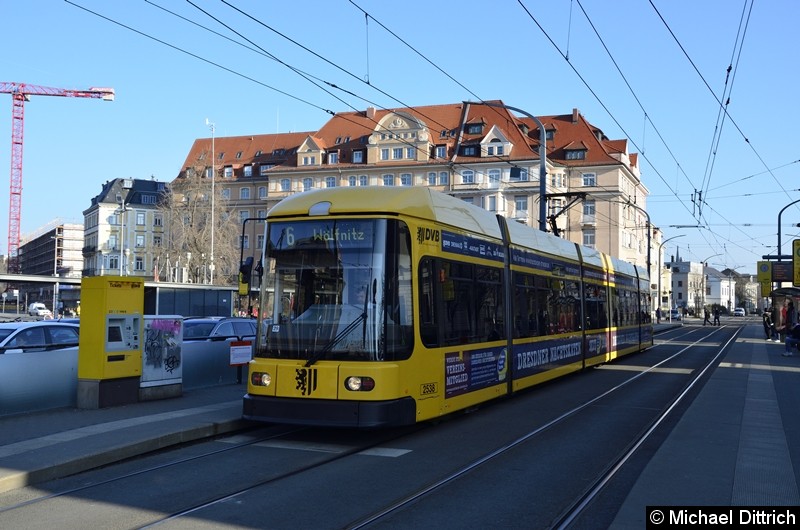 Bild: 2538 als Linie 6 an der Haltestelle Bahnhof Neustadt.