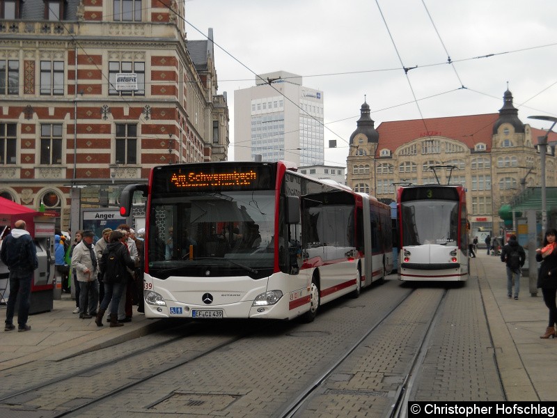 Bild: Bus 439 auf der SEV-Linie Anger-Schwemmbach beim Fahrgastwechsel am Anger.