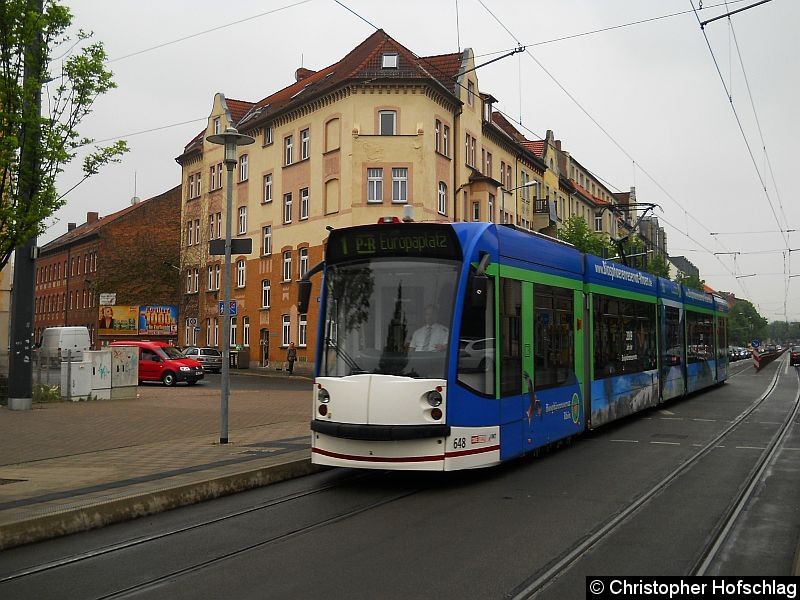 TW 648 bei der Einfahrt in die Haltestelle Ilversgehofner Platz als Stadtbahnlinie 1 Richtung Europaplatz. Bild: TW 648 bei der Einfahrt in die Haltestelle Ilversgehofner Platz als Stadtbahnlinie 1 Richtung Europaplatz.