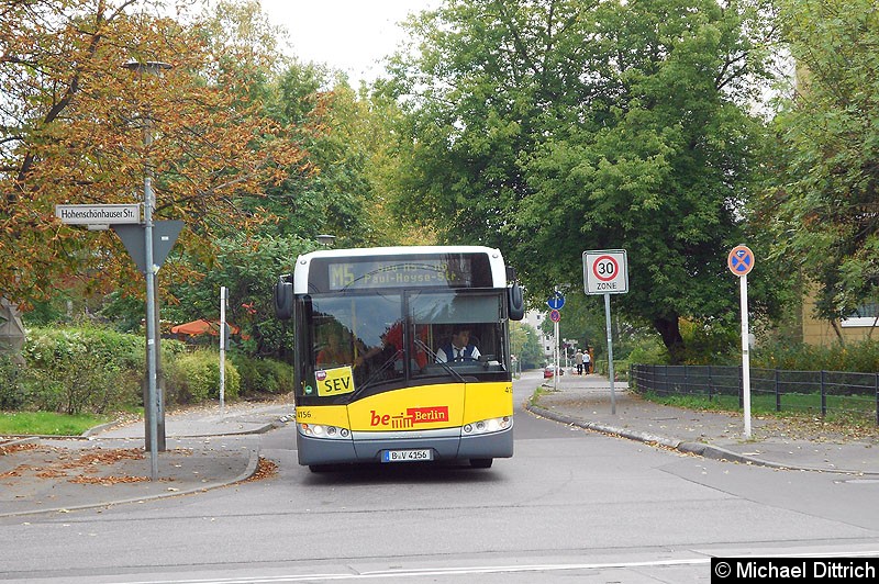 Bild: 4156 als SEV der Tramlinien M5 und M6 in der Judith-Auer-Str. Ecke Hohenschönhauser Str.