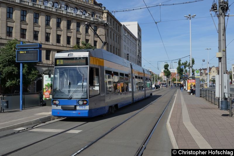 Bild: TW 1152 als Linie 9 an der Haltestelle Hauptbahnhof, Westseite.