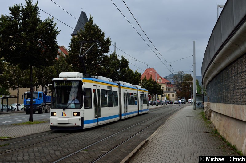 Bild: 617 als Linie 2 kurz hinter der Haltestelle Paradiesbahnhof West.