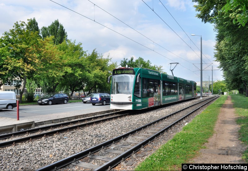 Bild: TW 631 in der Warschauer Straße kurz vor der Haltestraße  Berliner Straße.